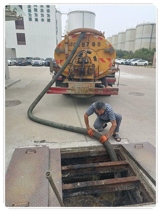 新巴尔虎右隔油池清掏