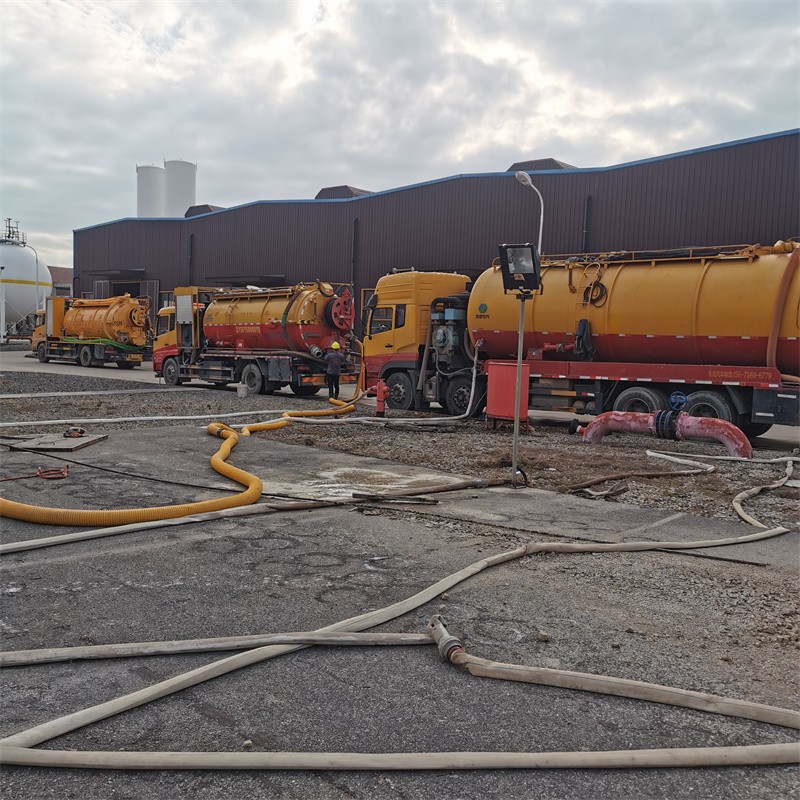 新巴尔虎右污水池清理