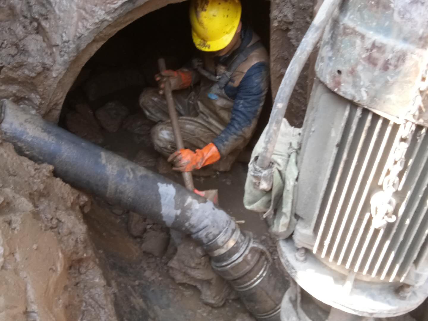 新巴尔虎右管道清淤