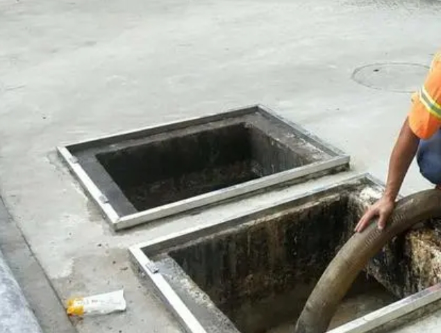 新巴尔虎右化粪池清理