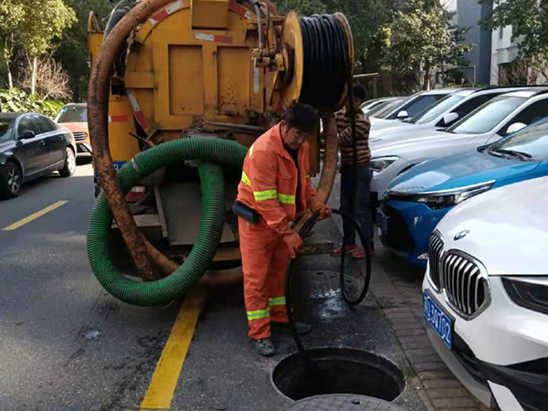 新巴尔虎右排污管道清淤